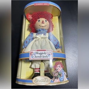 2004 BRASS KEY KEEPSAKES COLLECTABLE
RAGGEDY ANN PORCELAIN/FABRIC 
DOLL NIB
